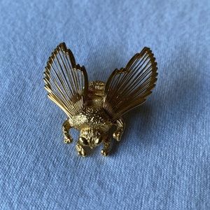 Monet brooch. Gold Bumblebee.